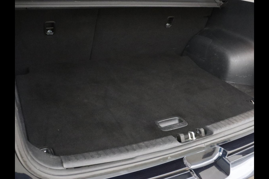 Kia e-Niro ExecutiveLine 64 kWh | Leder | Stoelventilatie | Adaptive cruise | Camera | Warmtepomp | Trekhaak | Achterbankverwarming | Carplay | Full LED | Keyless | Navigatie | JBL Sound