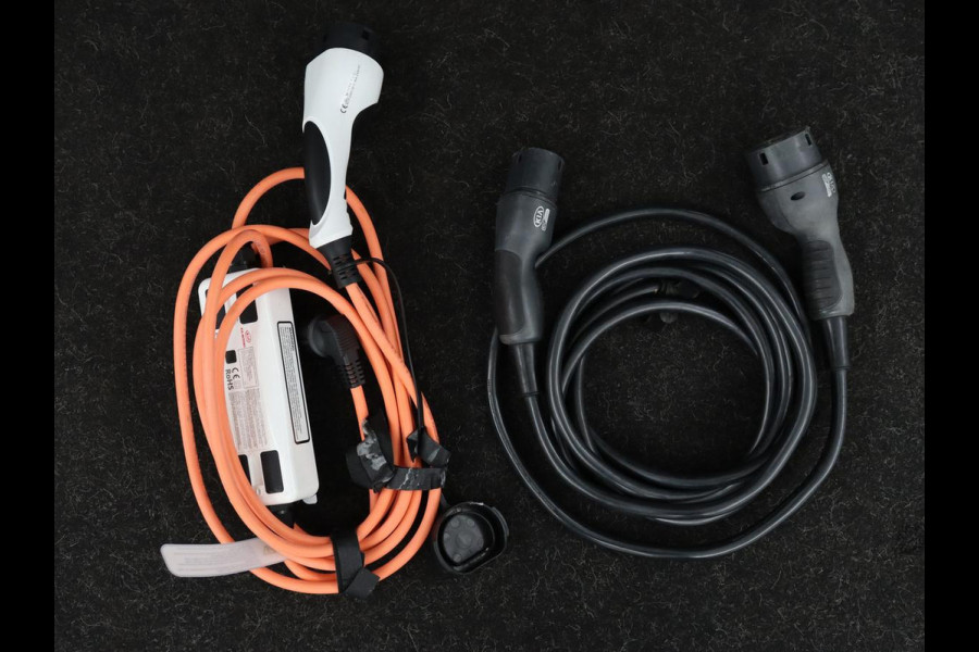 Kia e-Niro ExecutiveLine 64 kWh | Leder | Stoelventilatie | Adaptive cruise | Camera | Warmtepomp | Trekhaak | Achterbankverwarming | Carplay | Full LED | Keyless | Navigatie | JBL Sound