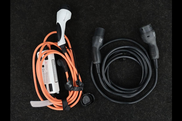 Kia e-Niro ExecutiveLine 64 kWh | Leder | Stoelventilatie | Adaptive cruise | Camera | Warmtepomp | Trekhaak | Achterbankverwarming | Carplay | Full LED | Keyless | Navigatie | JBL Sound