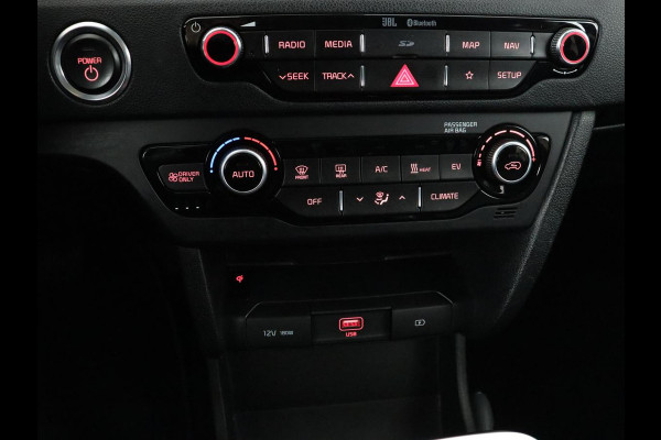 Kia e-Niro ExecutiveLine 64 kWh | Leder | Stoelventilatie | Adaptive cruise | Camera | Warmtepomp | Trekhaak | Achterbankverwarming | Carplay | Full LED | Keyless | Navigatie | JBL Sound