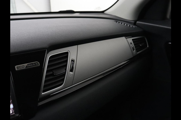 Kia e-Niro ExecutiveLine 64 kWh | Leder | Stoelventilatie | Adaptive cruise | Camera | Warmtepomp | Trekhaak | Achterbankverwarming | Carplay | Full LED | Keyless | Navigatie | JBL Sound