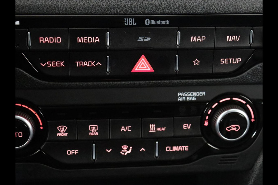 Kia e-Niro ExecutiveLine 64 kWh | Leder | Stoelventilatie | Adaptive cruise | Camera | Warmtepomp | Trekhaak | Achterbankverwarming | Carplay | Full LED | Keyless | Navigatie | JBL Sound