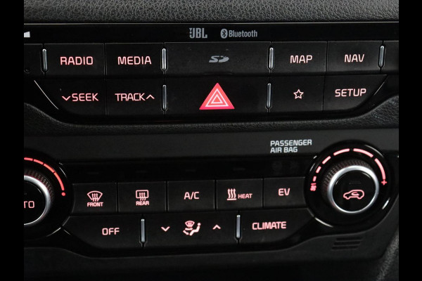 Kia e-Niro ExecutiveLine 64 kWh | Leder | Stoelventilatie | Adaptive cruise | Camera | Warmtepomp | Trekhaak | Achterbankverwarming | Carplay | Full LED | Keyless | Navigatie | JBL Sound