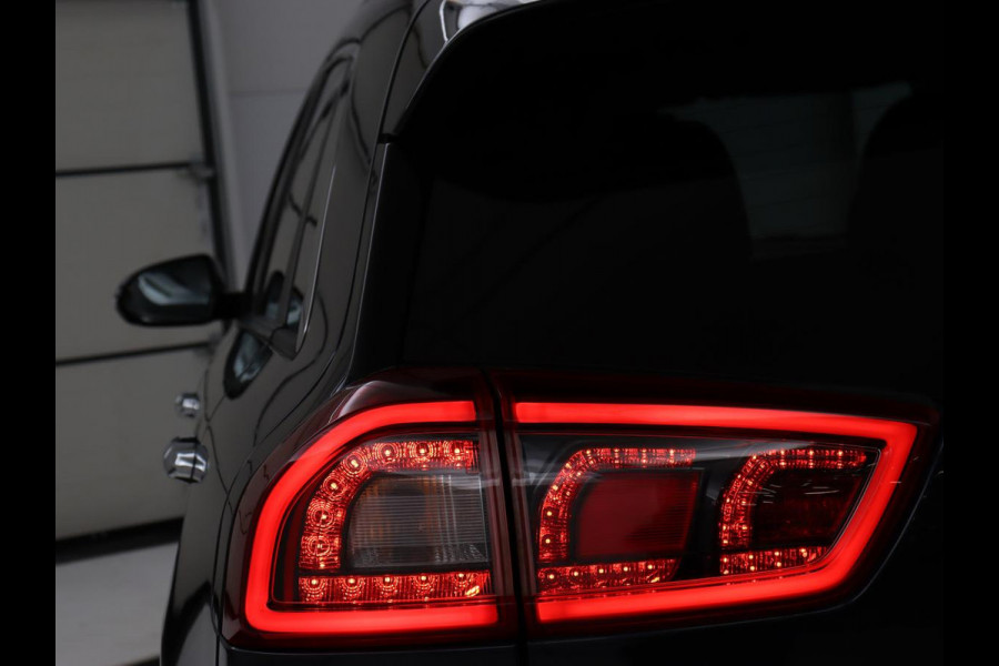 Kia e-Niro ExecutiveLine 64 kWh | Leder | Stoelventilatie | Adaptive cruise | Camera | Warmtepomp | Trekhaak | Achterbankverwarming | Carplay | Full LED | Keyless | Navigatie | JBL Sound