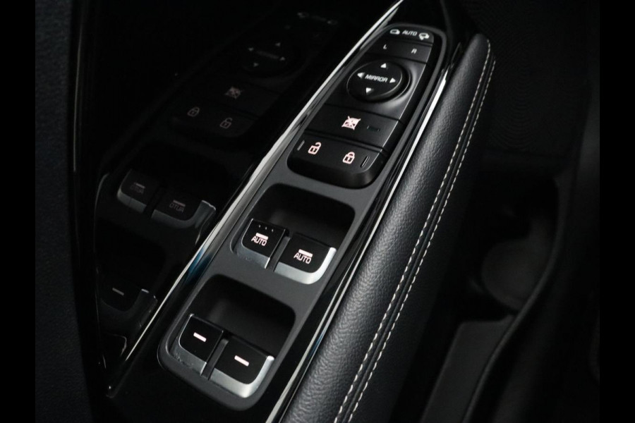 Kia e-Niro ExecutiveLine 64 kWh | Leder | Stoelventilatie | Adaptive cruise | Camera | Warmtepomp | Trekhaak | Achterbankverwarming | Carplay | Full LED | Keyless | Navigatie | JBL Sound