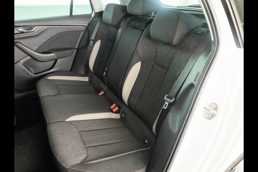 Škoda Kamiq 1.0 TSI Business Edition 110 pk Automaat (DSG) | Navigatie | Parkeersensoren | Achteruitrijcamera | Apple Carplay/Android Auto | Stoelverwarming |