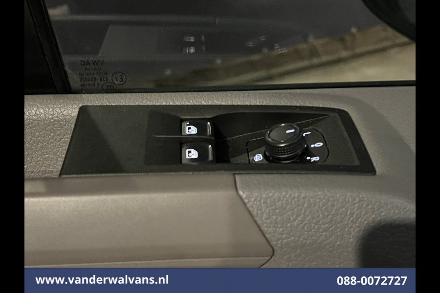 Volkswagen Crafter 2.0 TDI 140pk L4H3 L3H2 Euro6 Airco | 3000kg trekhaak | Cruisecontrol | Parkeersensoren Bijrijdersbank