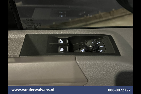 Volkswagen Crafter 2.0 TDI 140pk L4H3 L3H2 Euro6 Airco | 3000kg trekhaak | Cruisecontrol | Parkeersensoren Bijrijdersbank