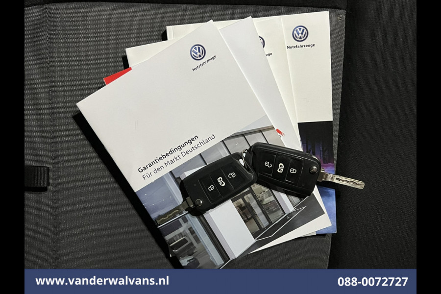 Volkswagen Crafter 2.0 TDI 140pk L4H3 L3H2 Euro6 Airco | 3000kg trekhaak | Cruisecontrol | Parkeersensoren Bijrijdersbank