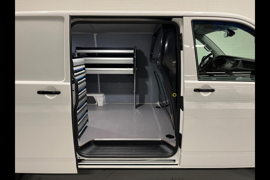 Volkswagen Transporter Automaat Servicewagen 2.0 TDI 150pk L2H1 3Persoons, Sortimo Inrichting, Airco, Navigatie, RIJKLAARPRIJS!