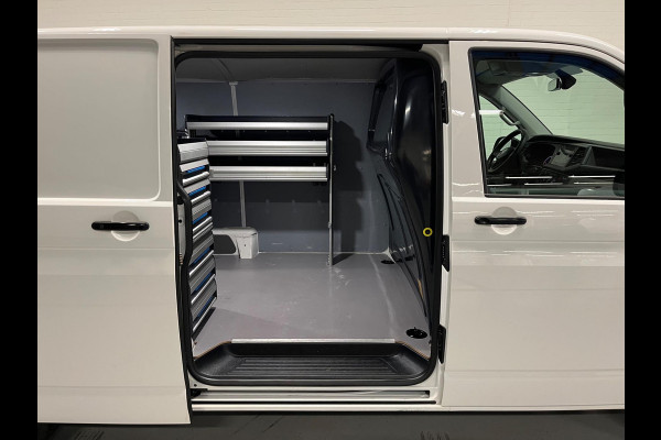 Volkswagen Transporter Automaat Servicewagen 2.0 TDI 150pk L2H1 3Persoons, Sortimo Inrichting, Airco, Navigatie, RIJKLAARPRIJS!