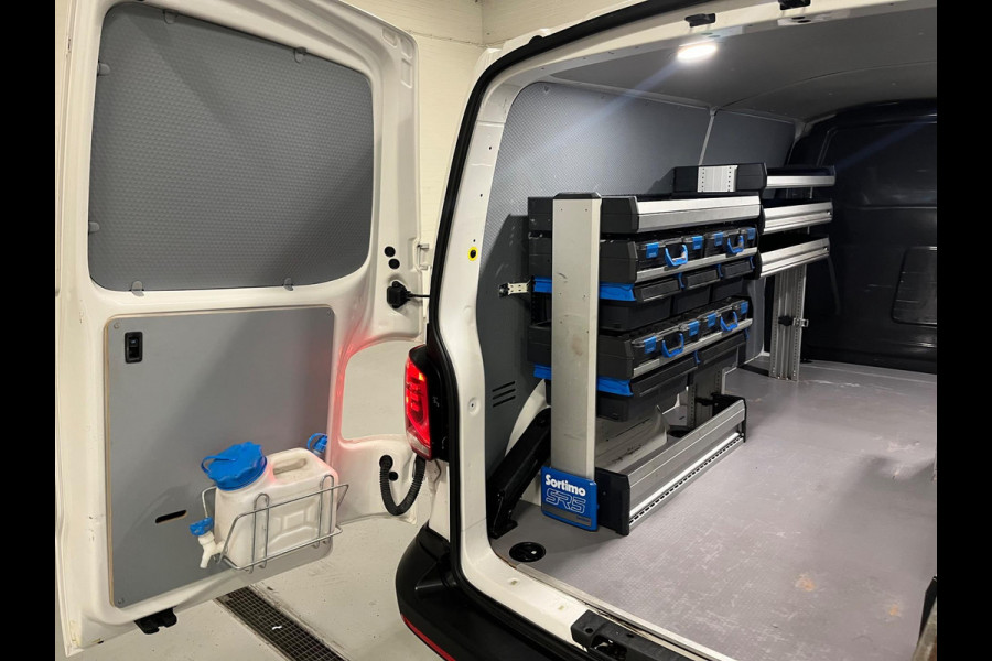 Volkswagen Transporter Automaat Servicewagen 2.0 TDI 150pk L2H1 3Persoons, Sortimo Inrichting, Airco, Navigatie, RIJKLAARPRIJS!
