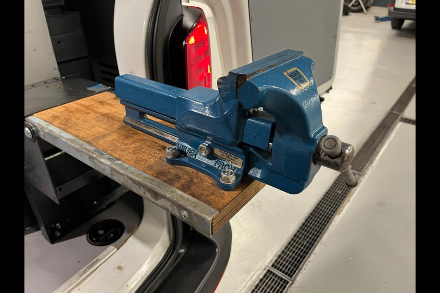 Volkswagen Transporter Automaat Servicewagen 2.0 TDI 150pk L2H1 3Persoons, Sortimo Inrichting, Airco, Navigatie, RIJKLAARPRIJS!