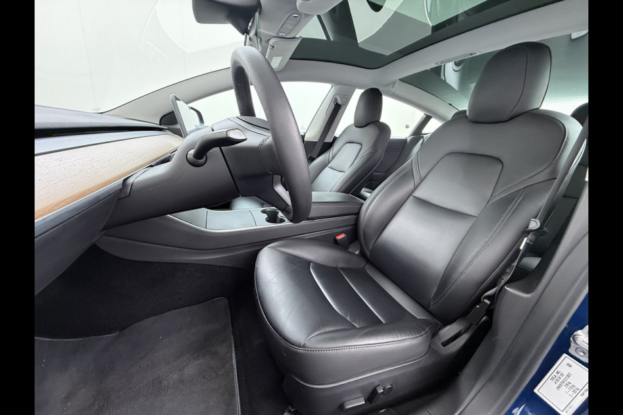 Tesla Model 3 RWD SR plus 325PK SOH 93% Lmv 18" AutoPilot FSD Leder Panoramadak Adaptive-Cruise Camera's Elektr.-Stuur+Stoelen+Spiegels+Geheug Navi LED Comfortstoelen ACC DAB Voorverwarmen interieur via App Keyless One-Pedal-Drive Origineel Nederlandse auto tot 11kw laden thuis!