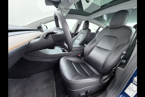 Tesla Model 3 RWD SR plus 325PK SOH 93% Lmv 18" AutoPilot FSD Leder Panoramadak Adaptive-Cruise Camera's Elektr.-Stuur+Stoelen+Spiegels+Geheug Navi LED Comfortstoelen ACC DAB Voorverwarmen interieur via App Keyless One-Pedal-Drive Origineel Nederlandse auto tot 11kw laden thuis!