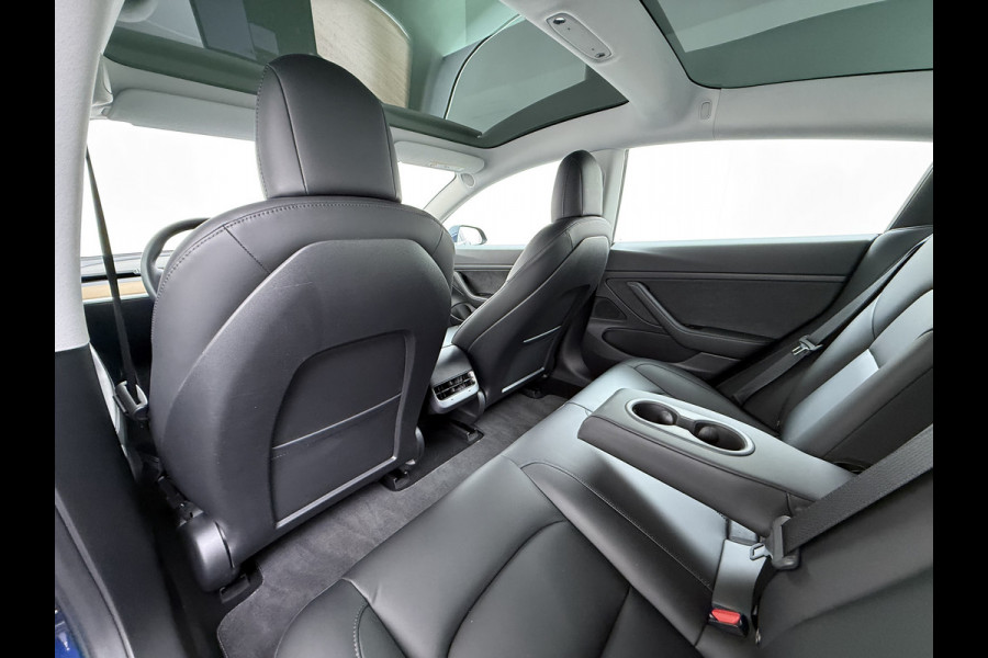 Tesla Model 3 RWD SR plus 325PK SOH 93% Lmv 18" AutoPilot FSD Leder Panoramadak Adaptive-Cruise Camera's Elektr.-Stuur+Stoelen+Spiegels+Geheug Navi LED Comfortstoelen ACC DAB Voorverwarmen interieur via App Keyless One-Pedal-Drive Origineel Nederlandse auto tot 11kw laden thuis!
