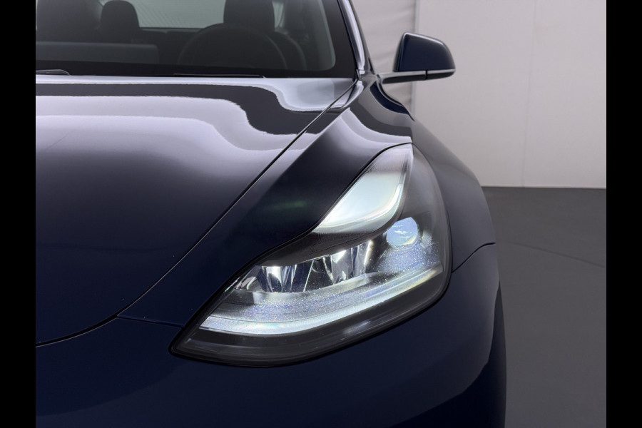 Tesla Model 3 RWD SR plus 325PK SOH 93% Lmv 18" AutoPilot FSD Leder Panoramadak Adaptive-Cruise Camera's Elektr.-Stuur+Stoelen+Spiegels+Geheug Navi LED Comfortstoelen ACC DAB Voorverwarmen interieur via App Keyless One-Pedal-Drive Origineel Nederlandse auto tot 11kw laden thuis!