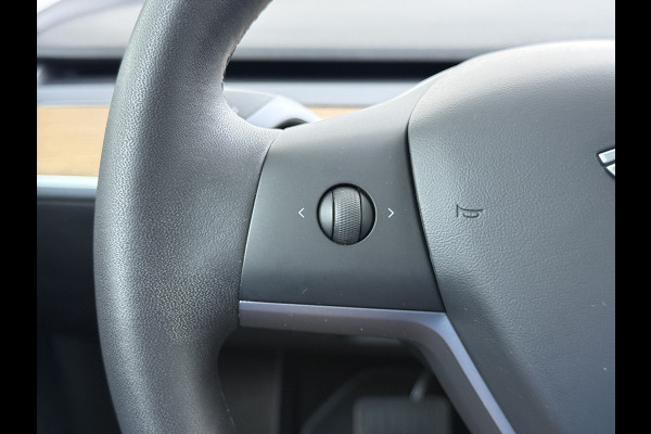 Tesla Model 3 RWD SR plus 325PK SOH 93% Lmv 18" AutoPilot FSD Leder Panoramadak Adaptive-Cruise Camera's Elektr.-Stuur+Stoelen+Spiegels+Geheug Navi LED Comfortstoelen ACC DAB Voorverwarmen interieur via App Keyless One-Pedal-Drive Origineel Nederlandse auto tot 11kw laden thuis!