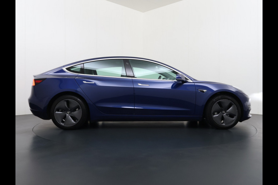 Tesla Model 3 RWD SR plus 325PK SOH 93% Lmv 18" AutoPilot FSD Leder Panoramadak Adaptive-Cruise Camera's Elektr.-Stuur+Stoelen+Spiegels+Geheug Navi LED Comfortstoelen ACC DAB Voorverwarmen interieur via App Keyless One-Pedal-Drive Origineel Nederlandse auto tot 11kw laden thuis!