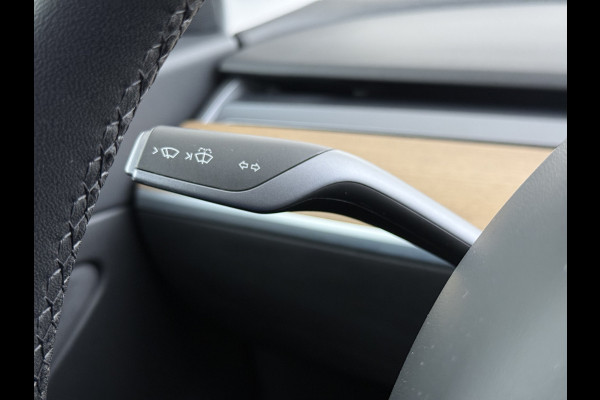 Tesla Model 3 RWD SR plus 325PK SOH 93% Lmv 18" AutoPilot FSD Leder Panoramadak Adaptive-Cruise Camera's Elektr.-Stuur+Stoelen+Spiegels+Geheug Navi LED Comfortstoelen ACC DAB Voorverwarmen interieur via App Keyless One-Pedal-Drive Origineel Nederlandse auto tot 11kw laden thuis!