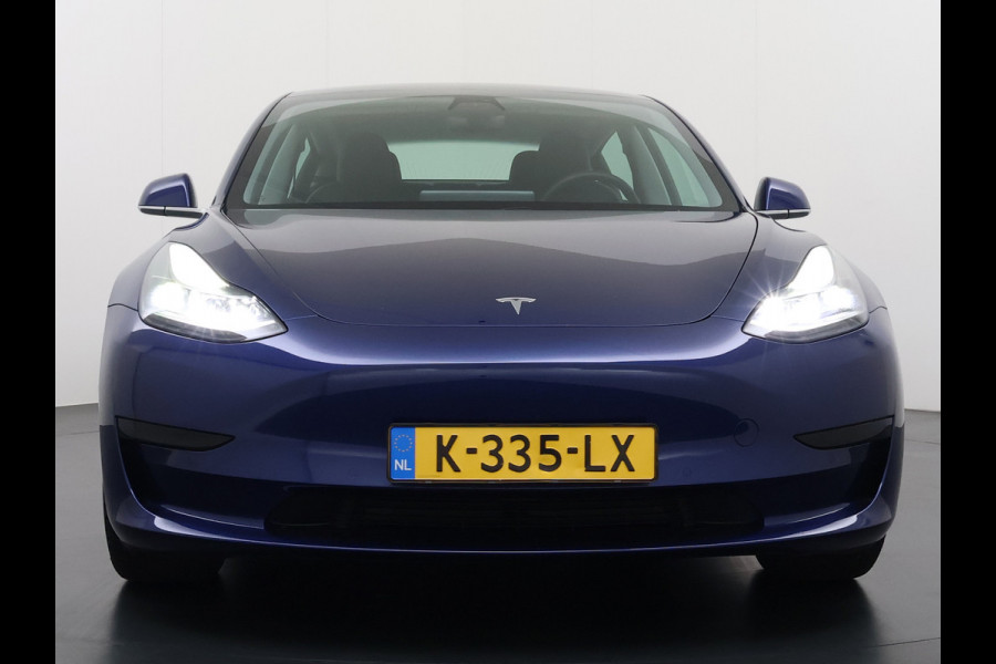 Tesla Model 3 RWD SR plus 325PK SOH 93% Lmv 18" AutoPilot FSD Leder Panoramadak Adaptive-Cruise Camera's Elektr.-Stuur+Stoelen+Spiegels+Geheug Navi LED Comfortstoelen ACC DAB Voorverwarmen interieur via App Keyless One-Pedal-Drive Origineel Nederlandse auto tot 11kw laden thuis!