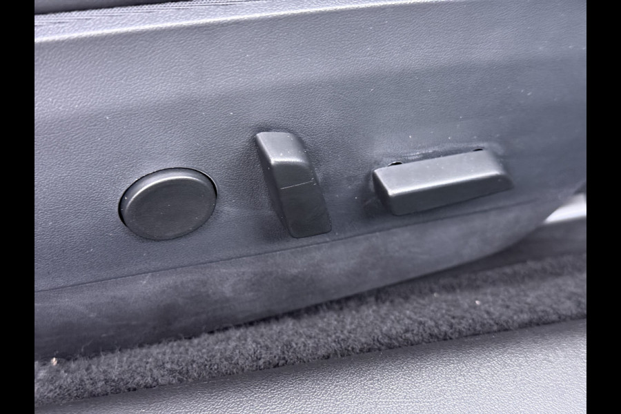 Tesla Model 3 RWD SR plus 325PK SOH 93% Lmv 18" AutoPilot FSD Leder Panoramadak Adaptive-Cruise Camera's Elektr.-Stuur+Stoelen+Spiegels+Geheug Navi LED Comfortstoelen ACC DAB Voorverwarmen interieur via App Keyless One-Pedal-Drive Origineel Nederlandse auto tot 11kw laden thuis!