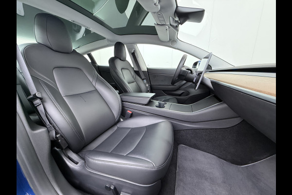 Tesla Model 3 RWD SR plus 325PK SOH 93% Lmv 18" AutoPilot FSD Leder Panoramadak Adaptive-Cruise Camera's Elektr.-Stuur+Stoelen+Spiegels+Geheug Navi LED Comfortstoelen ACC DAB Voorverwarmen interieur via App Keyless One-Pedal-Drive Origineel Nederlandse auto tot 11kw laden thuis!