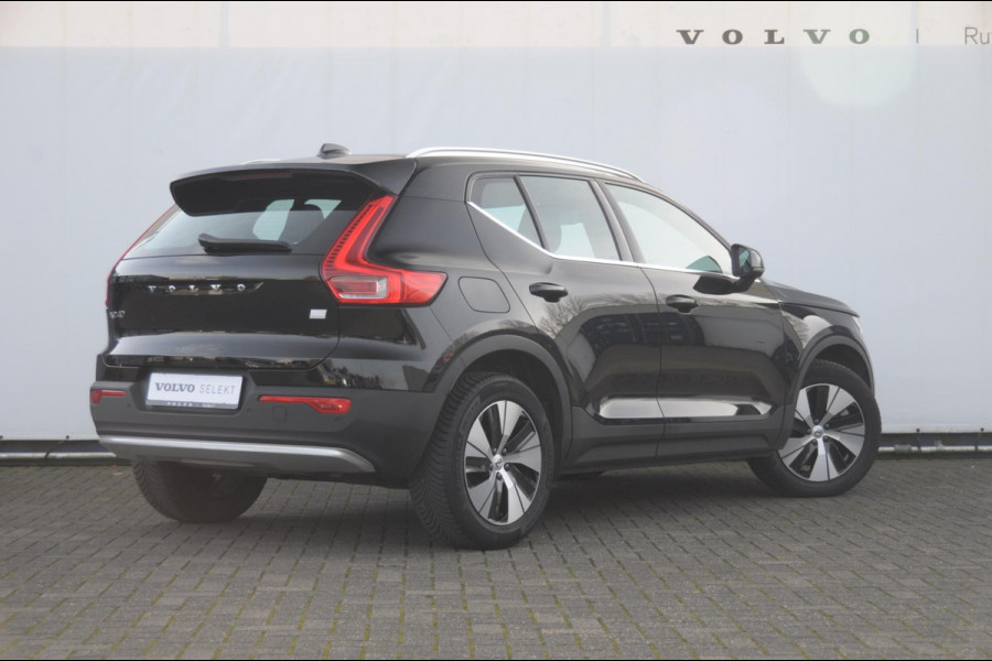 Volvo XC40 T4 211PK Automaat Plug-in hybrid Core Bright / Trekhaak / All seasonbanden / Apple carplay / Parkeersensoren met camera / Stoel - en stuurwielverwarming / Elektrische achterklep / Keyless entry