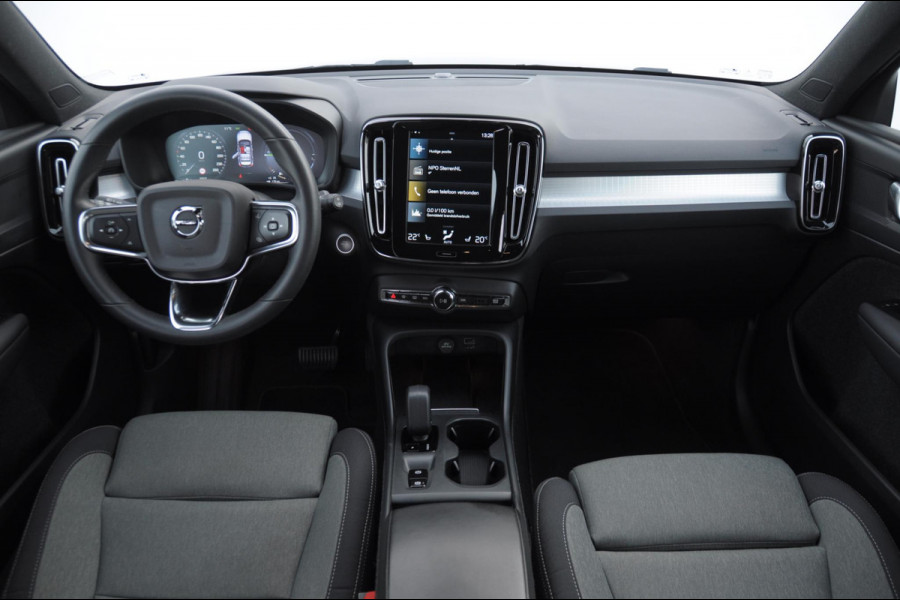 Volvo XC40 T4 211PK Automaat Plug-in hybrid Core Bright / Trekhaak / All seasonbanden / Apple carplay / Parkeersensoren met camera / Stoel - en stuurwielverwarming / Elektrische achterklep / Keyless entry