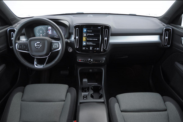 Volvo XC40 T4 211PK Automaat Plug-in hybrid Core Bright / Trekhaak / All seasonbanden / Apple carplay / Parkeersensoren met camera / Stoel - en stuurwielverwarming / Elektrische achterklep / Keyless entry