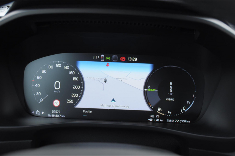 Volvo XC40 T4 211PK Automaat Plug-in hybrid Core Bright / Trekhaak / All seasonbanden / Apple carplay / Parkeersensoren met camera / Stoel - en stuurwielverwarming / Elektrische achterklep / Keyless entry