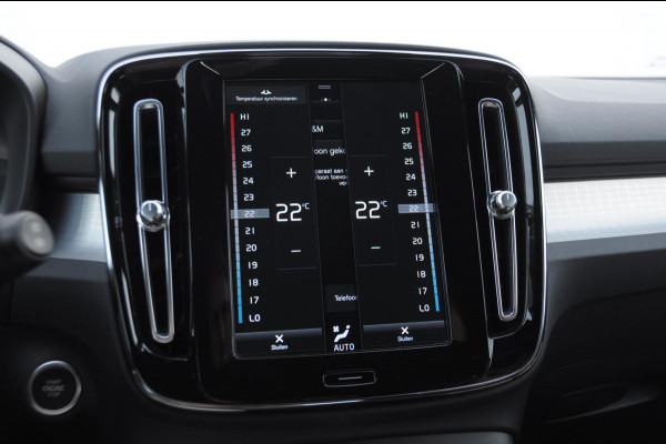Volvo XC40 T4 211PK Automaat Plug-in hybrid Core Bright / Trekhaak / All seasonbanden / Apple carplay / Parkeersensoren met camera / Stoel - en stuurwielverwarming / Elektrische achterklep / Keyless entry