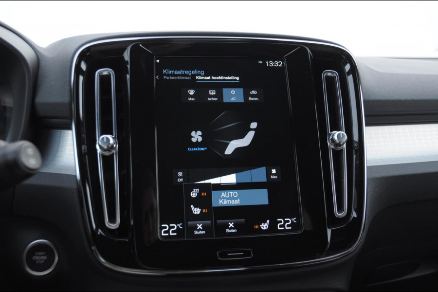 Volvo XC40 T4 211PK Automaat Plug-in hybrid Core Bright / Trekhaak / All seasonbanden / Apple carplay / Parkeersensoren met camera / Stoel - en stuurwielverwarming / Elektrische achterklep / Keyless entry