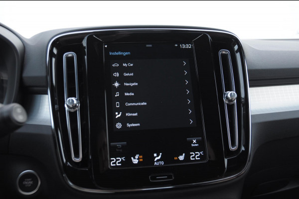 Volvo XC40 T4 211PK Automaat Plug-in hybrid Core Bright / Trekhaak / All seasonbanden / Apple carplay / Parkeersensoren met camera / Stoel - en stuurwielverwarming / Elektrische achterklep / Keyless entry
