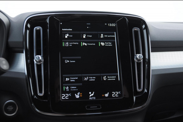 Volvo XC40 T4 211PK Automaat Plug-in hybrid Core Bright / Trekhaak / All seasonbanden / Apple carplay / Parkeersensoren met camera / Stoel - en stuurwielverwarming / Elektrische achterklep / Keyless entry