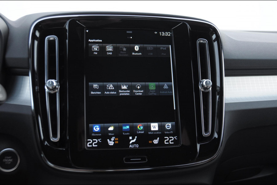 Volvo XC40 T4 211PK Automaat Plug-in hybrid Core Bright / Trekhaak / All seasonbanden / Apple carplay / Parkeersensoren met camera / Stoel - en stuurwielverwarming / Elektrische achterklep / Keyless entry