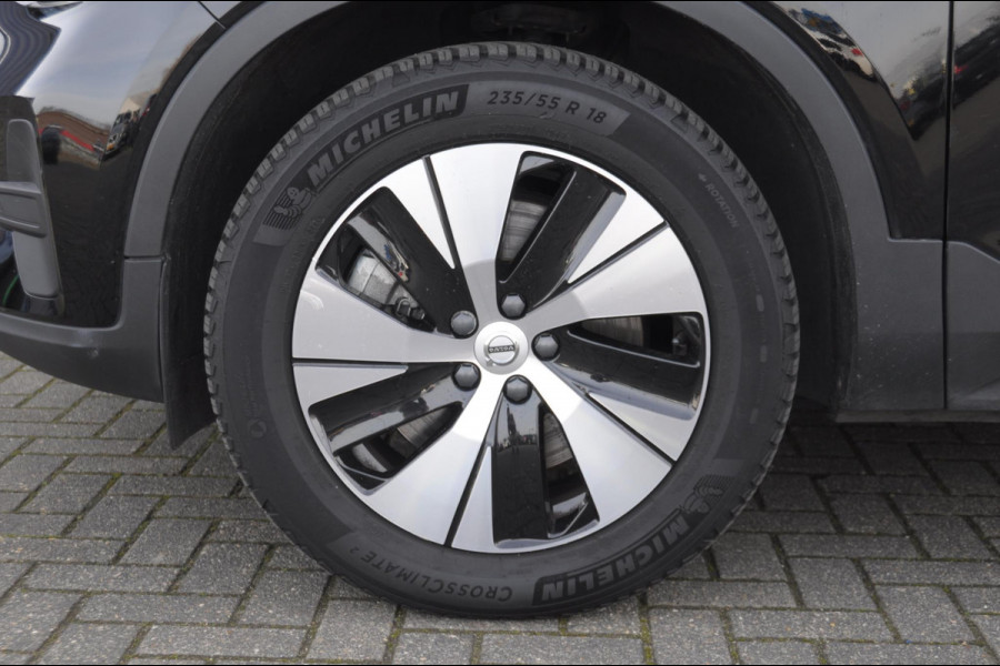 Volvo XC40 T4 211PK Automaat Plug-in hybrid Core Bright / Trekhaak / All seasonbanden / Apple carplay / Parkeersensoren met camera / Stoel - en stuurwielverwarming / Elektrische achterklep / Keyless entry
