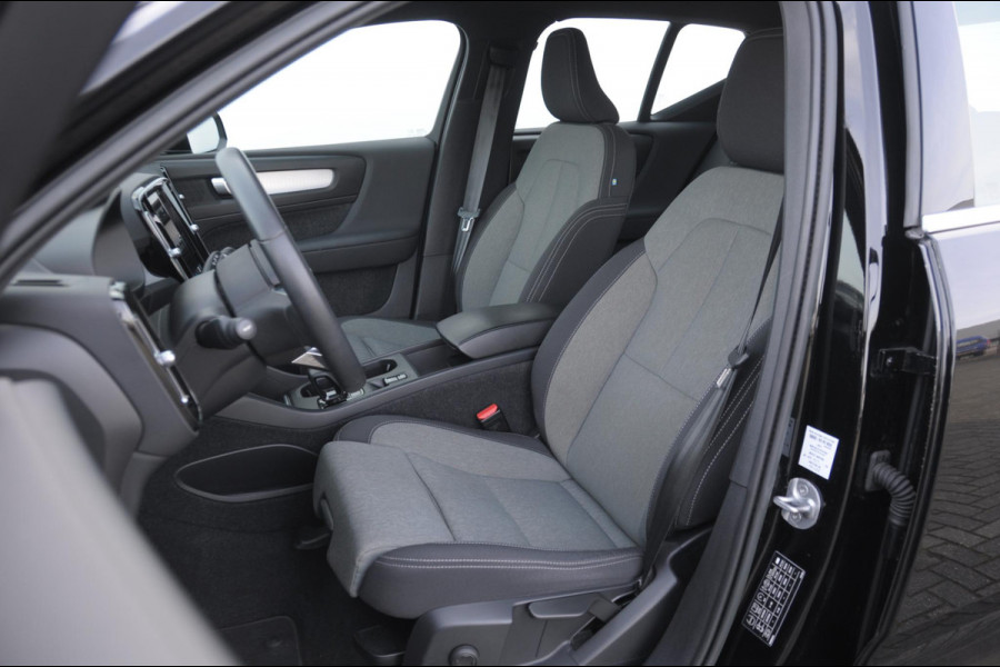 Volvo XC40 T4 211PK Automaat Plug-in hybrid Core Bright / Trekhaak / All seasonbanden / Apple carplay / Parkeersensoren met camera / Stoel - en stuurwielverwarming / Elektrische achterklep / Keyless entry