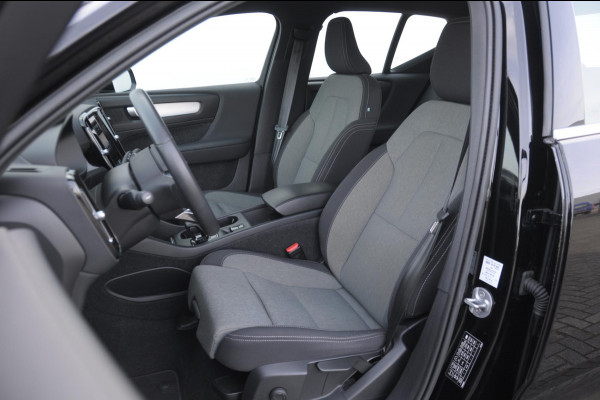 Volvo XC40 T4 211PK Automaat Plug-in hybrid Core Bright / Trekhaak / All seasonbanden / Apple carplay / Parkeersensoren met camera / Stoel - en stuurwielverwarming / Elektrische achterklep / Keyless entry