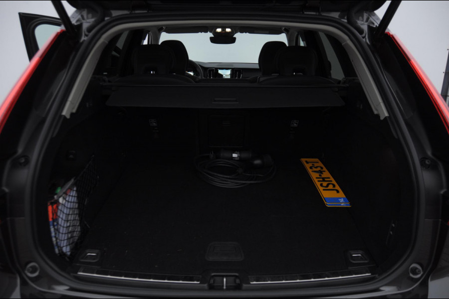 Volvo XC60 T8 455PK Automaat AWD Plus Dark / Adaptieve koplampen / Luchtvering /Adaptieve cruise control / Panoramadak / Apple carplay / Parkeersensoren met 360 camera / Elektrische achterklep / Elektrische stoelen met geheugen / Stoel en stuurwielverwarming
