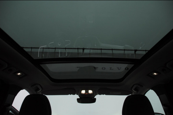 Volvo XC60 T8 455PK Automaat AWD Plus Dark / Adaptieve koplampen / Luchtvering /Adaptieve cruise control / Panoramadak / Apple carplay / Parkeersensoren met 360 camera / Elektrische achterklep / Elektrische stoelen met geheugen / Stoel en stuurwielverwarming