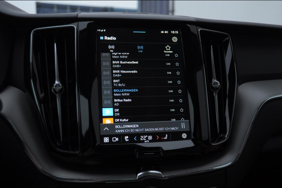 Volvo XC60 T8 455PK Automaat AWD Plus Dark / Adaptieve koplampen / Luchtvering /Adaptieve cruise control / Panoramadak / Apple carplay / Parkeersensoren met 360 camera / Elektrische achterklep / Elektrische stoelen met geheugen / Stoel en stuurwielverwarming