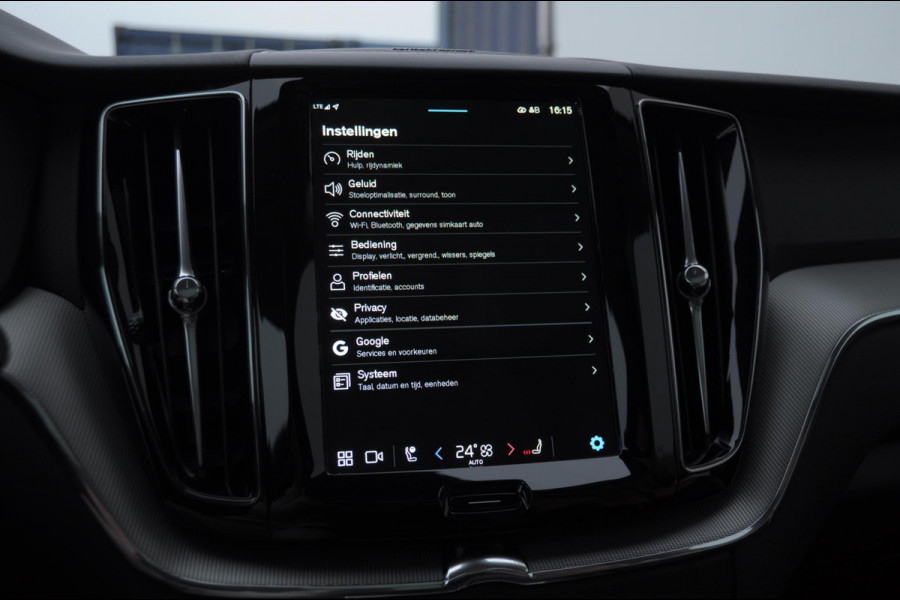 Volvo XC60 T8 455PK Automaat AWD Plus Dark / Adaptieve koplampen / Luchtvering /Adaptieve cruise control / Panoramadak / Apple carplay / Parkeersensoren met 360 camera / Elektrische achterklep / Elektrische stoelen met geheugen / Stoel en stuurwielverwarming