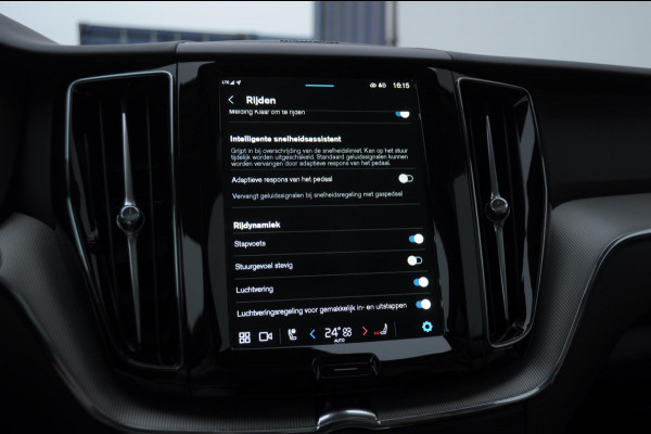 Volvo XC60 T8 455PK Automaat AWD Plus Dark / Adaptieve koplampen / Luchtvering /Adaptieve cruise control / Panoramadak / Apple carplay / Parkeersensoren met 360 camera / Elektrische achterklep / Elektrische stoelen met geheugen / Stoel en stuurwielverwarming