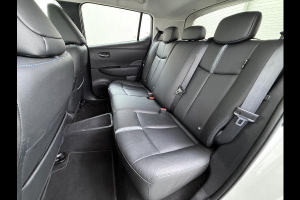 Nissan Leaf Tekna 40kWh Leer Bose®-Hifi Apple Carplay Android Auto Adap.Cruise 360°Camera Navi Ecc Stoel+Stuurverwarming Keyless DAB Dodehoek detector Rijstrooksensor Uitparkeer waarschuwing Verkeersbord detectie Bluetooth Privacy Glas Lmv 17" SOH 87.7% Origineel Nederlandse Auto incl. onderhoudshistorie