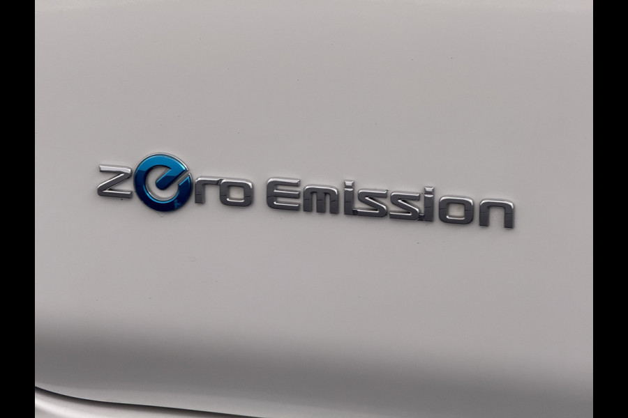 Nissan Leaf Tekna 40kWh Leer Bose®-Hifi Apple Carplay Android Auto Adap.Cruise 360°Camera Navi Ecc Stoel+Stuurverwarming Keyless DAB Dodehoek detector Rijstrooksensor Uitparkeer waarschuwing Verkeersbord detectie Bluetooth Privacy Glas Lmv 17" SOH 87.7% Origineel Nederlandse Auto incl. onderhoudshistorie