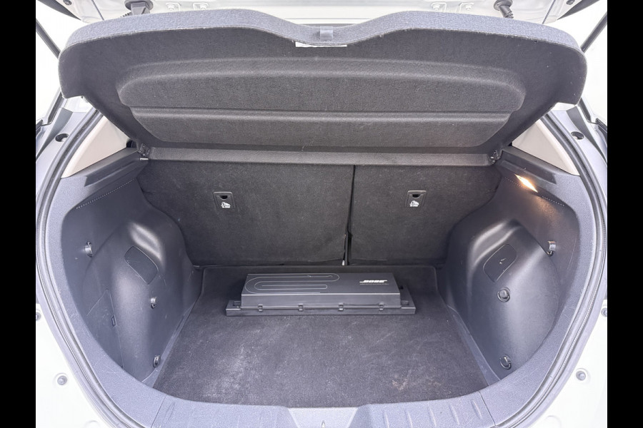 Nissan Leaf Tekna 40kWh Leer Bose®-Hifi Apple Carplay Android Auto Adap.Cruise 360°Camera Navi Ecc Stoel+Stuurverwarming Keyless DAB Dodehoek detector Rijstrooksensor Uitparkeer waarschuwing Verkeersbord detectie Bluetooth Privacy Glas Lmv 17" SOH 87.7% Origineel Nederlandse Auto incl. onderhoudshistorie