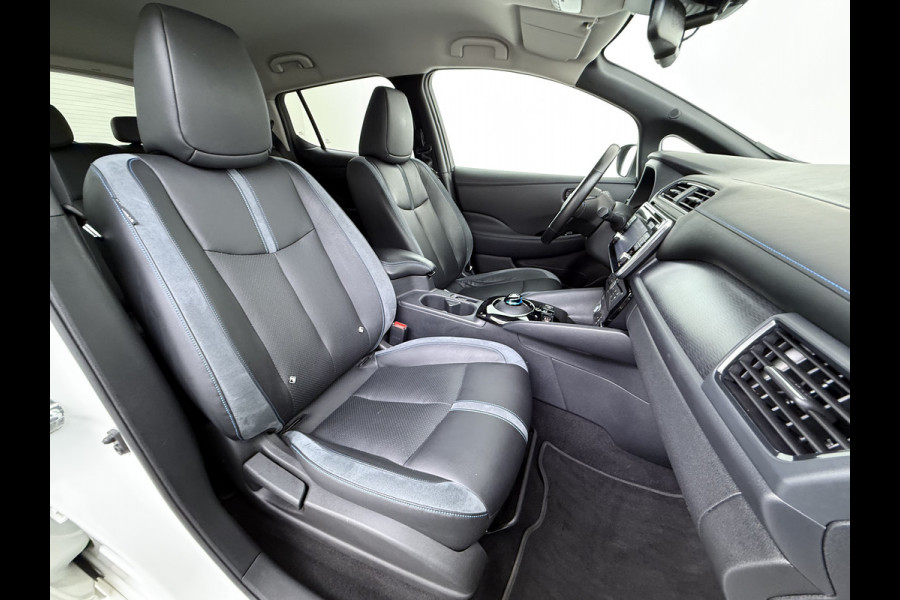 Nissan Leaf Tekna 40kWh Leer Bose®-Hifi Apple Carplay Android Auto Adap.Cruise 360°Camera Navi Ecc Stoel+Stuurverwarming Keyless DAB Dodehoek detector Rijstrooksensor Uitparkeer waarschuwing Verkeersbord detectie Bluetooth Privacy Glas Lmv 17" SOH 87.7% Origineel Nederlandse Auto incl. onderhoudshistorie