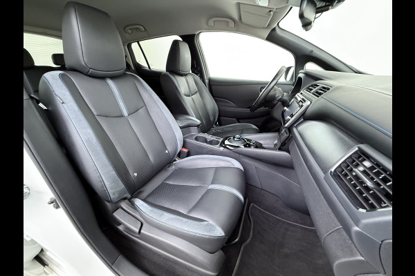 Nissan Leaf Tekna 40kWh Leer Bose®-Hifi Apple Carplay Android Auto Adap.Cruise 360°Camera Navi Ecc Stoel+Stuurverwarming Keyless DAB Dodehoek detector Rijstrooksensor Uitparkeer waarschuwing Verkeersbord detectie Bluetooth Privacy Glas Lmv 17" SOH 87.7% Origineel Nederlandse Auto incl. onderhoudshistorie