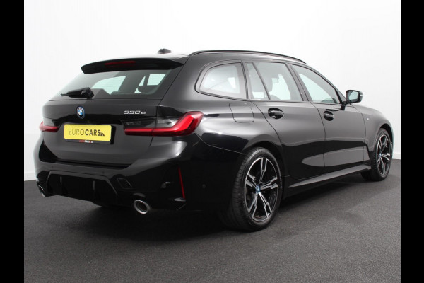 BMW 3 Serie Touring 330e Touring M Sport PHEV | DEMO ! | Navigatie | Climate Control | Lichtmetalen velgen | LED | Virtual Cockpit | Parkeersensoren Voor en Achter | Achteruitrijcamera | Apple carplay/ Android auto | Stoelverwarming | Stuur verwarming | Elektrische achterklep Prijs Incl. BOVAG Garantie